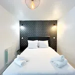 143 - Urban Charming Flat In Center Of Paris