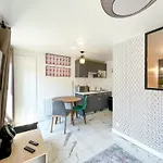 143 - Urban Charming Flat In Center Of Paris