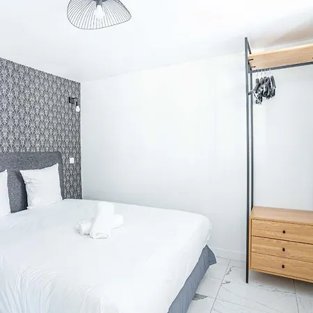 143 - Urban Charming Flat In Center Of Apartment