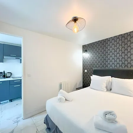143 - Urban Charming Flat In Center Of Apartment *