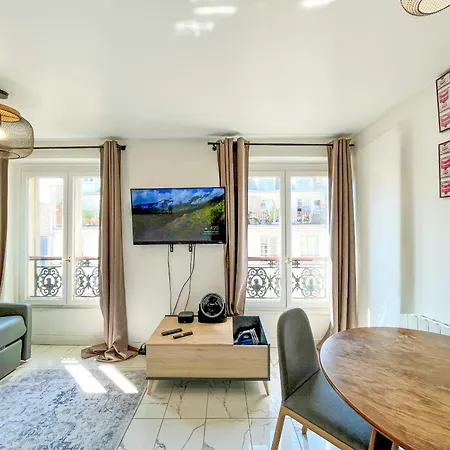 143 - Urban Charming Flat In Center Of Appartamento