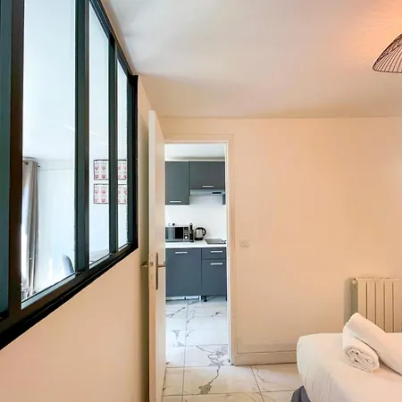 143 - Urban Charming Flat In Center Of Appartamento Parigi